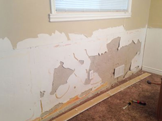 https://www.ukhousingdisrepairsolicitors.co.uk/wp-content/uploads/2020/10/damaged-wall-and-plastering.jpg
