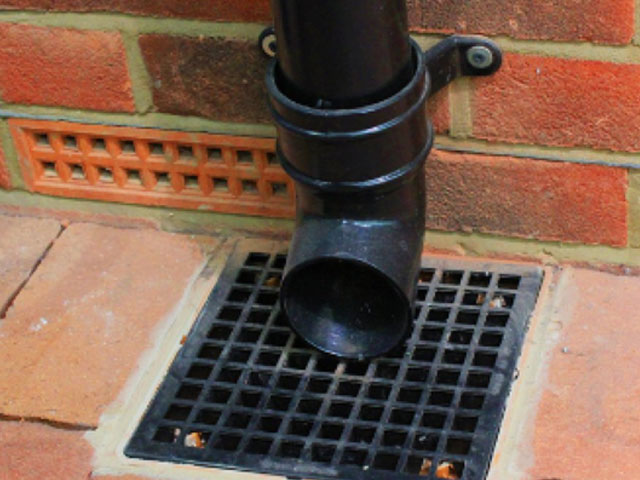 https://www.ukhousingdisrepairsolicitors.co.uk/wp-content/uploads/2020/10/drains-and-gutters.jpg
