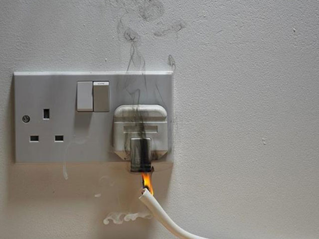 https://www.ukhousingdisrepairsolicitors.co.uk/wp-content/uploads/2020/10/electrical-damage.jpg